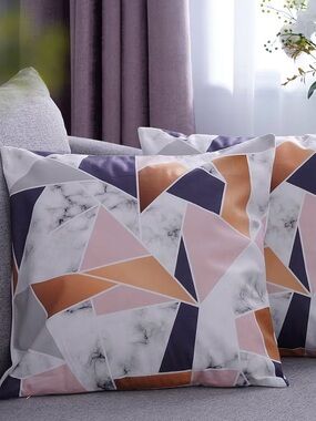 🌸Set Of Two🌸 Digitally Printed Geometric Zippered Pillow Covers  17”x17”